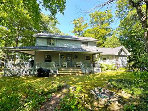 8422 Applewood CT, Mackinac Island, MI 49757