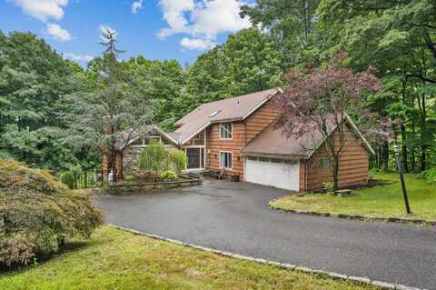 11 Jarrod Drive, Danbury, CT 06811