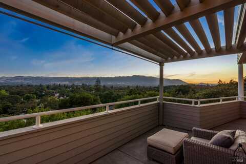 890 Los Robles Drive, Sonoma, CA 95476