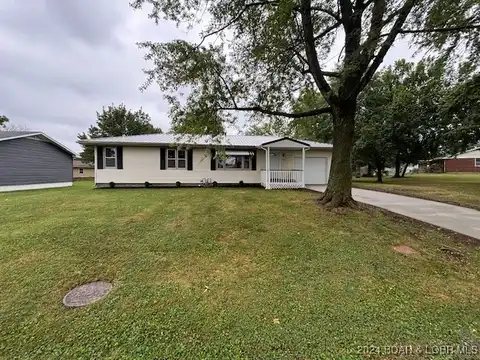 700 Jefferson Street, Versailles, MO 65084