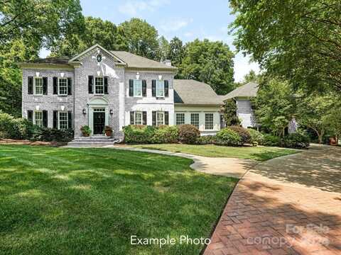 4301 Fairview Oaks Drive, Charlotte, NC 28211