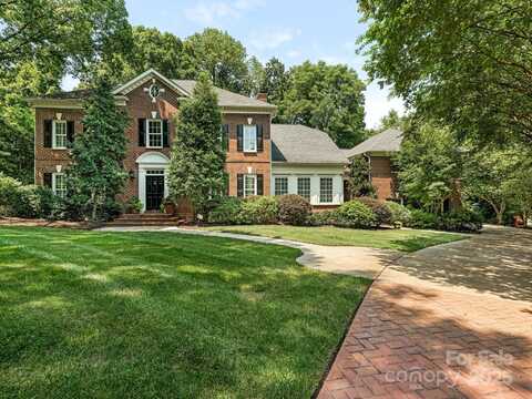 4301 Fairview Oaks Drive, Charlotte, NC 28211