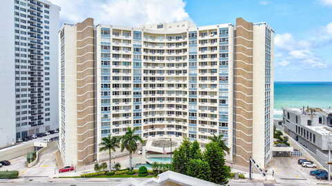 Ocean, HALLANDALE BEACH, FL 33009