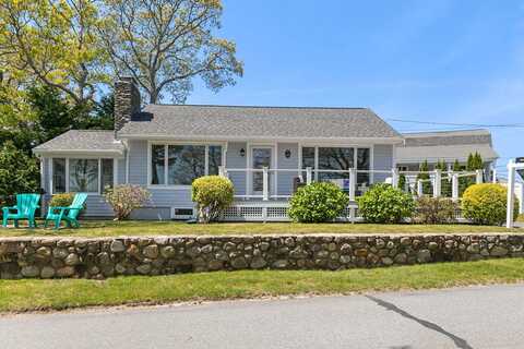 585 Circuit Avenue, Pocasset, MA 02559