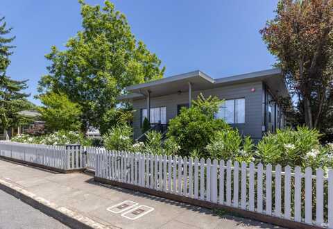 422 Grant Street, Healdsburg, CA 95448