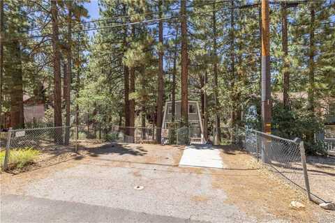 794 Kern Avenue, Sugarloaf, CA 92386