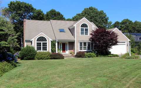 4 Brookside Circle, Mashpee, MA 02649