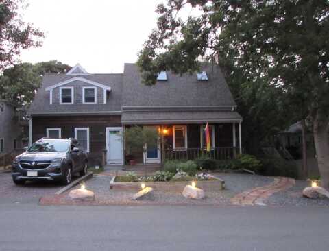 14 Nelson Avenue, Provincetown, MA 02657