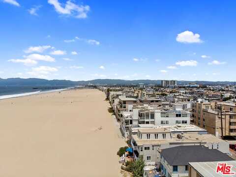 16 Quarterdeck St, Marina Del Rey, CA 90292