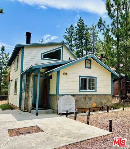 719 Leonard Ln, Sugarloaf, CA 92386