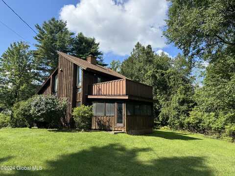 27 Honeysuckle Lane, Queensbury, NY 12845