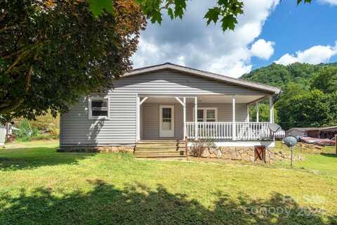 54 Line Drive, Maggie Valley, NC 28751