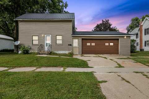 828 E Howard, Manchester, IA 52057