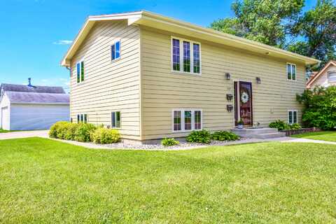 907 SW 9th Avenue, Aberdeen, SD 57401