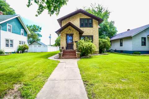 1207 S 1st Street, Aberdeen, SD 57401