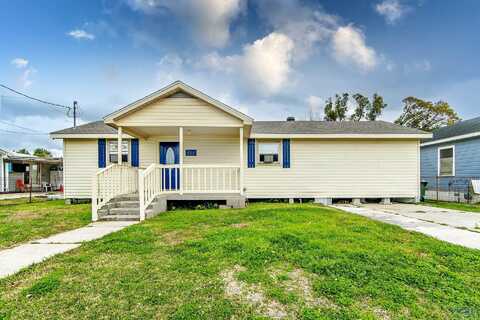 111 Roselawn Ave, Houma, LA 70363