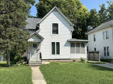 627 8th Street, Ames, IA 50010