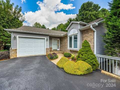 32 Titleist Way, Hendersonville, NC 28739