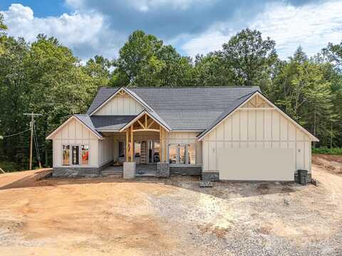 455 Ascension Valley, Horse Shoe, NC 28742