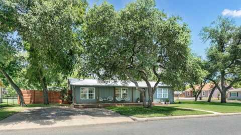 912 Apple St, Fredericksburg, TX 78624