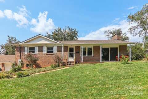 11 Clinton Street, Weaverville, NC 28787