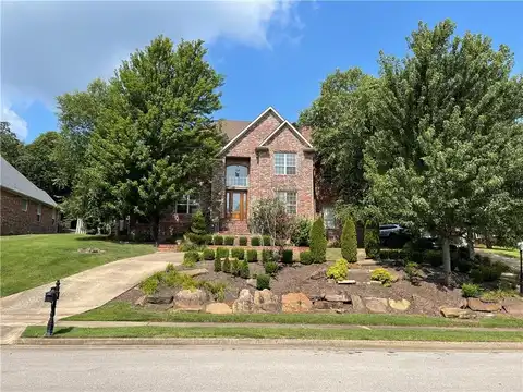 1301 N Montview, Fayetteville, AR 72701