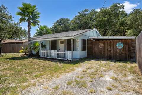 713 N Kossuth St, Rockport, TX 78382