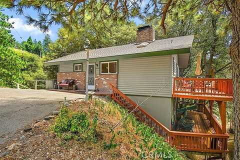 Delle, CRESTLINE, CA 92325