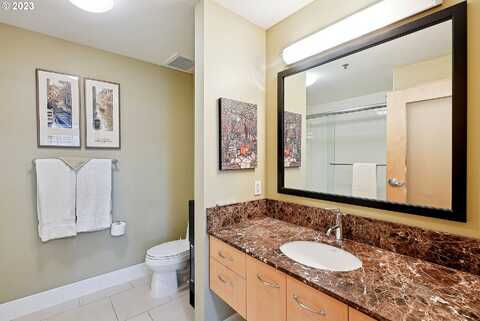 10Th, PORTLAND, OR 97205