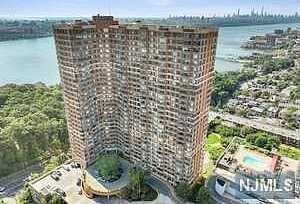 Old Palisade, FORT LEE, NJ 07024