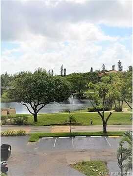 Falls Circle, LAUDERHILL, FL 33319