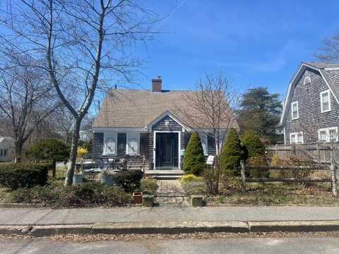 3 Locust Street, Hyannis, MA 02601