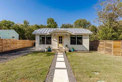 313 Fulton St, Fredericksburg, TX 78624