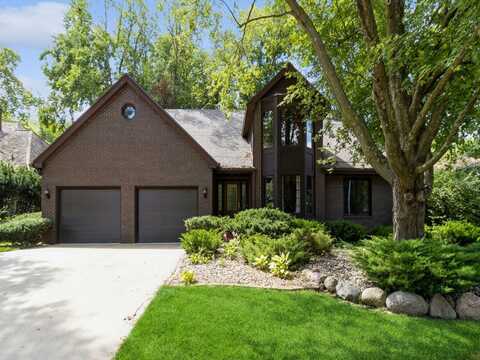 7016 Rocklyn Circle, Urbandale, IA 50322