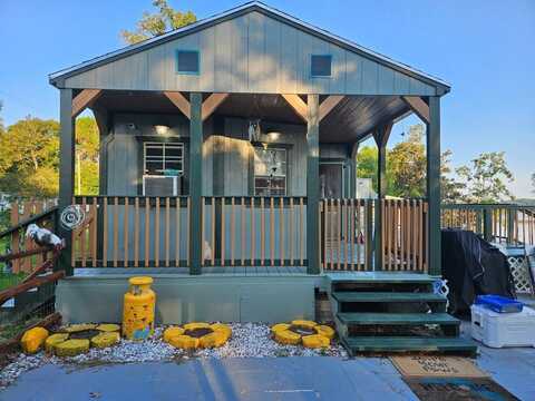 202 Blue Gill Loop, DeFuniak Springs, FL 32433