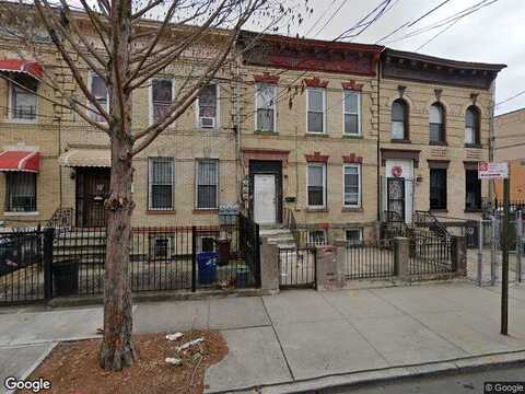 Warwick, BROOKLYN, NY 11207