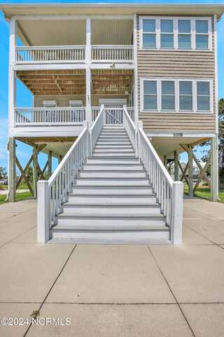 1018 W Dolphin Drive, Oak Island, NC 28465