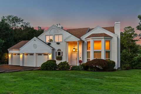 5 Lancelot Way, Hamden, CT 06518