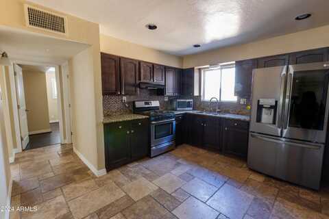 2930 E VIRGINIA Avenue, Phoenix, AZ 85008