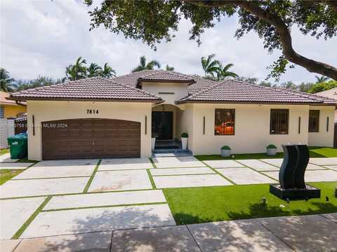 165Th, MIAMI LAKES, FL 33016