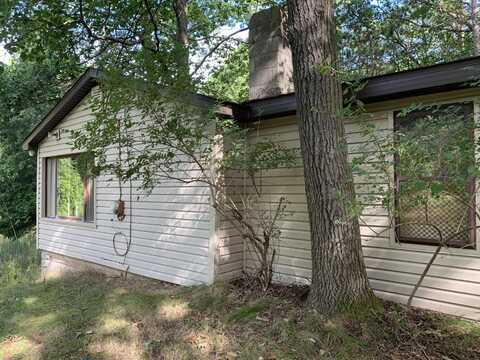 10734 Lake Avenue, Ossineke, MI 49766