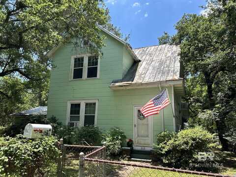 202 4th Street, Chickasaw, AL 36611