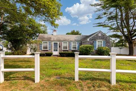 30 Alden Way, Hyannis, MA 02601