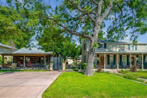 202 Bowie, Fredericksburg, TX 78624