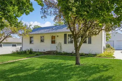 106 Walnut Street NW, Blairstown, IA 52209