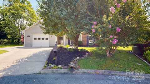 807 Woodlark Court, Fletcher, NC 28732