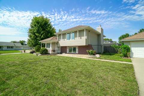 2401 Guenever Court, Altoona, IA 50009