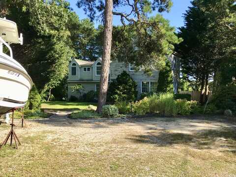 34 Quaker Run Road, Mashpee, MA 02649