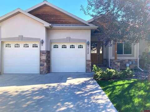 215 Crossroads Circle, Montrose, CO 81401