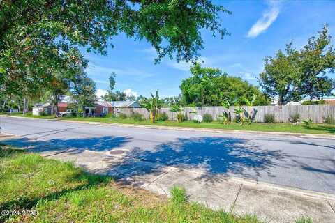 Mckenzie, PANAMA CITY, FL 32401